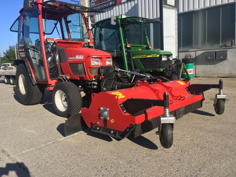 Kommunaltraktor Hako 2100 John Deere Mulcher Vertikutierer in  Baden-Württemberg - Engstingen | Gebrauchte Agrarfahrzeuge kaufen | eBay  Kleinanzeigen ist jetzt Kleinanzeigen