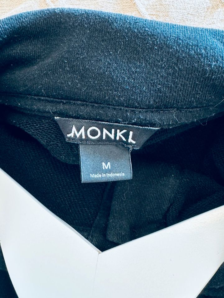 Monkl Pulli / Pullover schwarz / mit Kragen / Größe M in Riedstadt