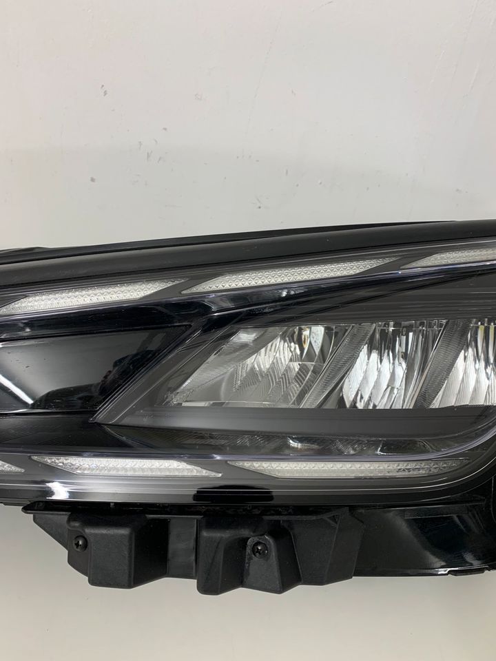 KIA EV6 LED Scheinwerfer rechts Original 92101-CV0 92101CV000 in Essen