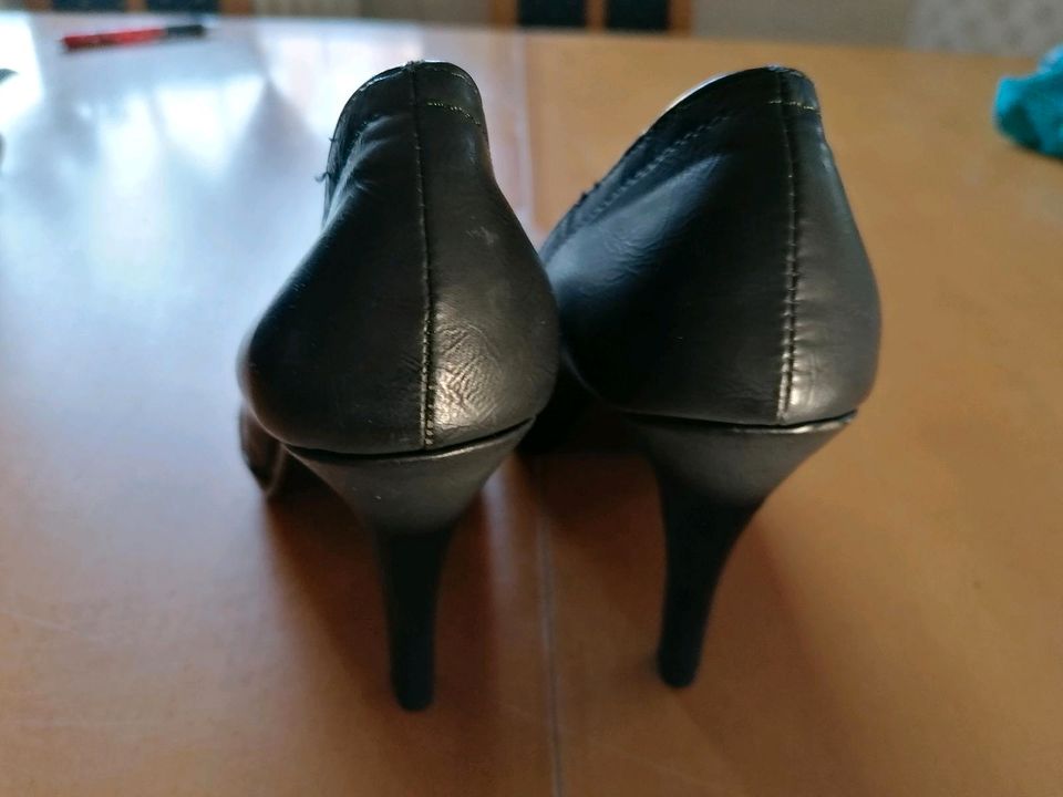 Pumps oder High Heels, Gr. 38,NEU für 8,-Euro in Eschershausen