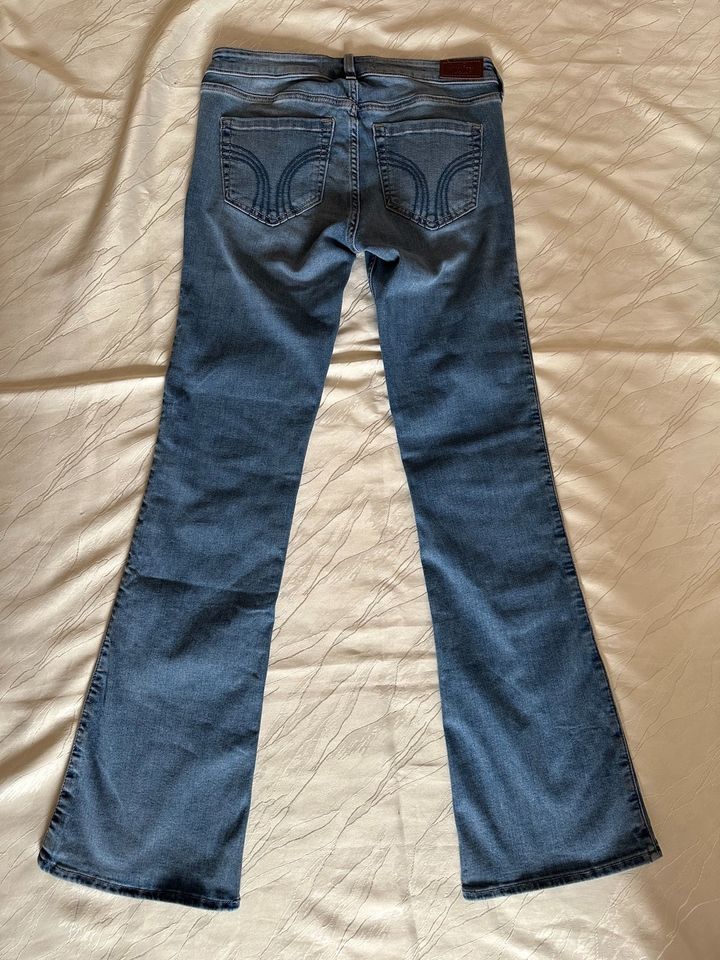 Low Rise Bootcut Jeans | Hollister | W28L | Mittelblau in Tautenhain