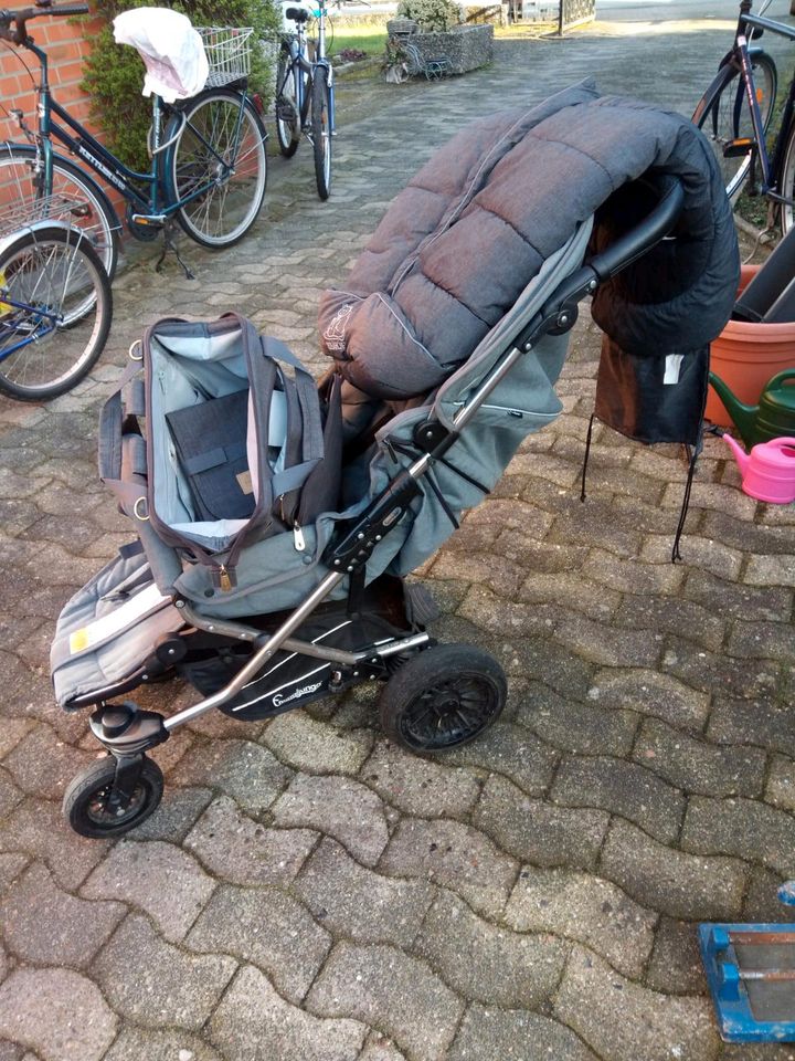 Kinderbuggy mit fusssack und wickeltasche in Rickling