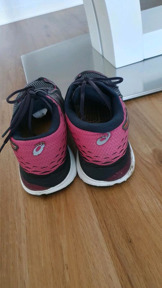 Asics Fluidride Laufschuhe, Gr. 40,5, Schwarz pink in Karlsruhe