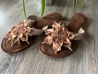 Boho Damen Leder Flip Flips Zehentrenner beige Gr. 39 neuwertig Niedersachsen - Bockhorn Vorschau