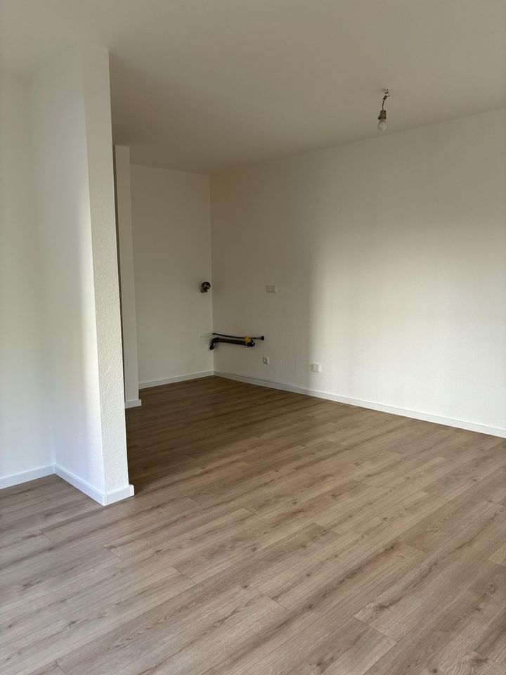 Ideale, geräumige 1-Zimmer-Wohnung mit Balkon und Einbauküche in Wiesbaden