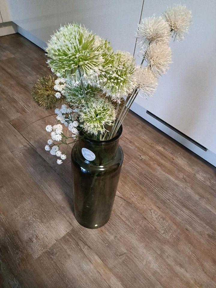 Angebot Vase komplett mit Blumen Haus Deko  Balkon Wohnzimmer in Cloppenburg