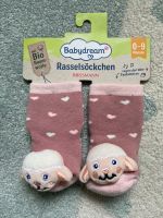 Babydream Rasselsöckchen Schaf rosa Neu Pankow - Prenzlauer Berg Vorschau