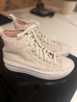 Converse Chucks Taylor Gr 39 neu Sneaker aus Teddy Fell Hessen - Kefenrod Vorschau