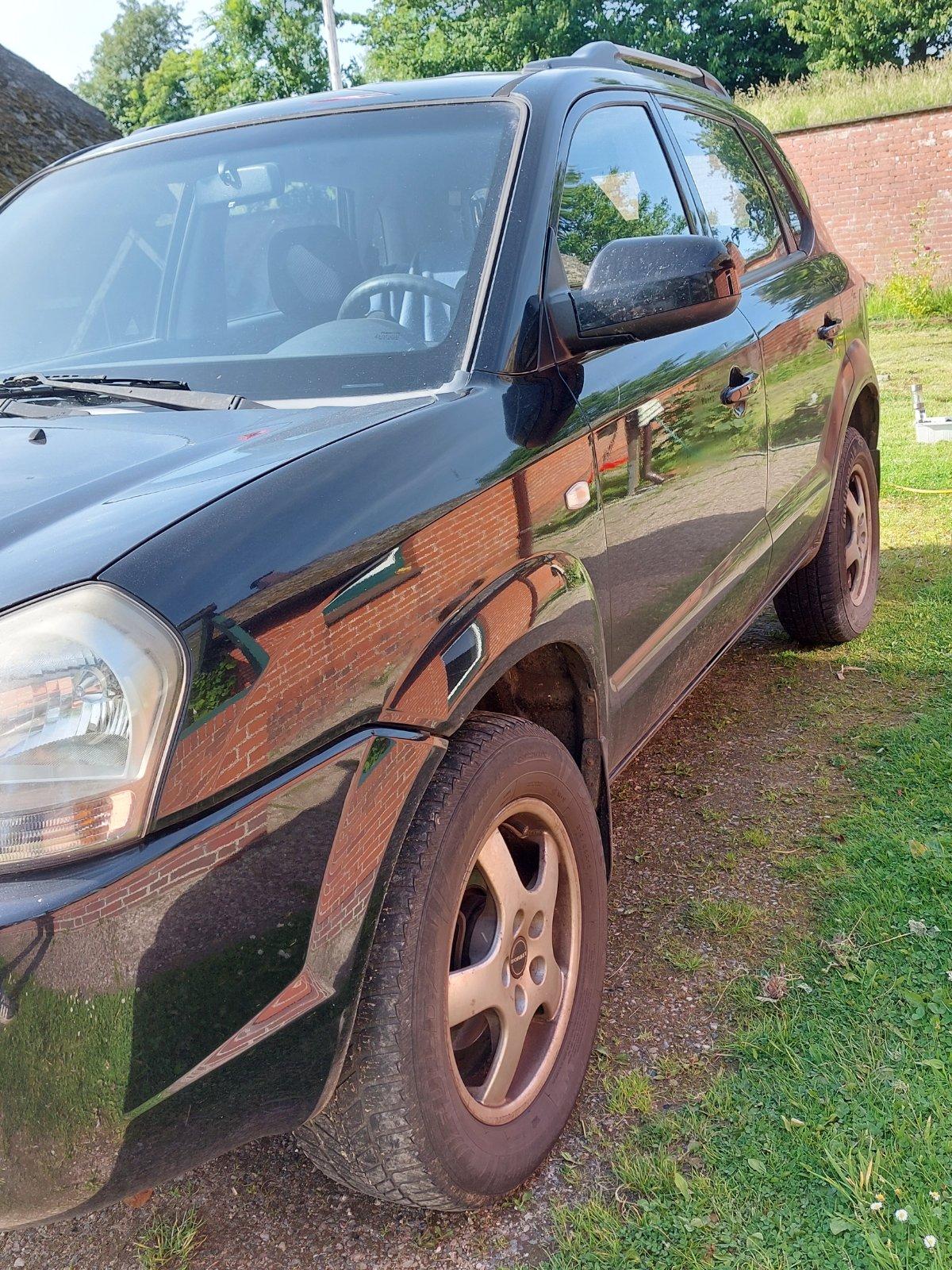 Abbildung des Autos Hyundai Tucson läuft und…