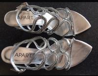 Apart Sandalen Silber m. Glitzersteinchen Gr. 37 neuwertig Niedersachsen - Stelle Vorschau