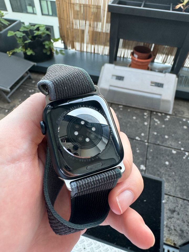 Apple Watch Series 8 + Cellular + Aluminium & Keramik 45mm in Darmstadt
