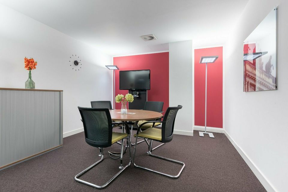 Privater Büroraum für 4 Personen in Regus Am Brandenburger Tor in Berlin