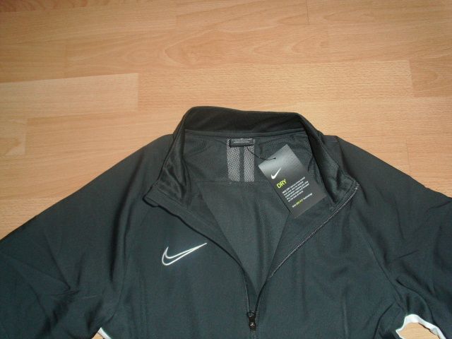 Sportjacke von Nike, grau, Dry-Fit, Gr. S NEU in Bad Harzburg