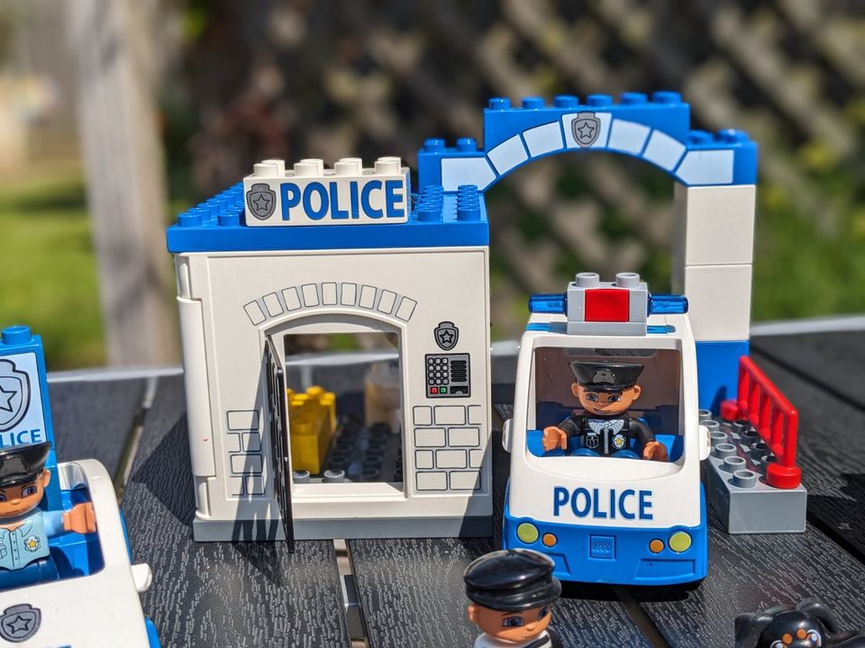 Lego Duplo 5602 Polizeiwache, mit viel Zubehör, sehr gut erhalten in Rheinbach