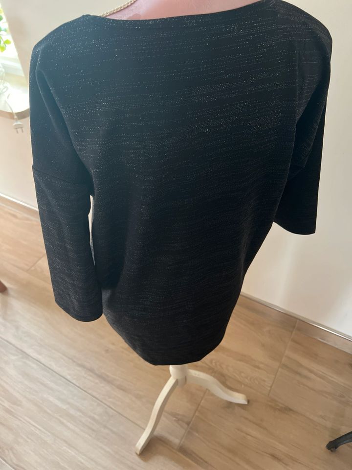 Oberteil Shirt von Vero Moda Größe M in Schwesing