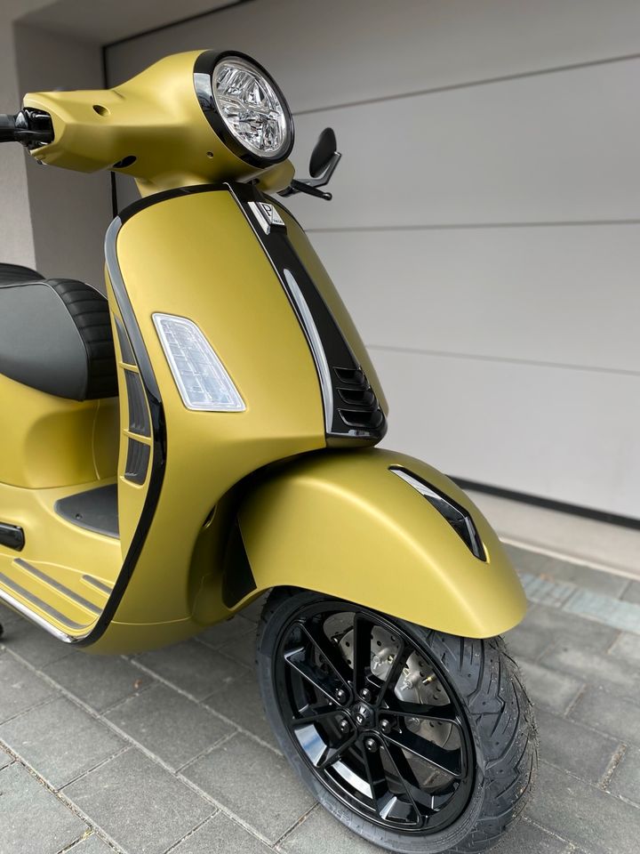 Vespa GTS 125 Super Sport RST • Black Series • 13 Zoll • Unikat in Frankfurt am Main