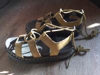 Dr. Martens Nartilla Sandale Gladiator Schnürsandale 38 oliv Nordrhein-Westfalen - Leichlingen Vorschau