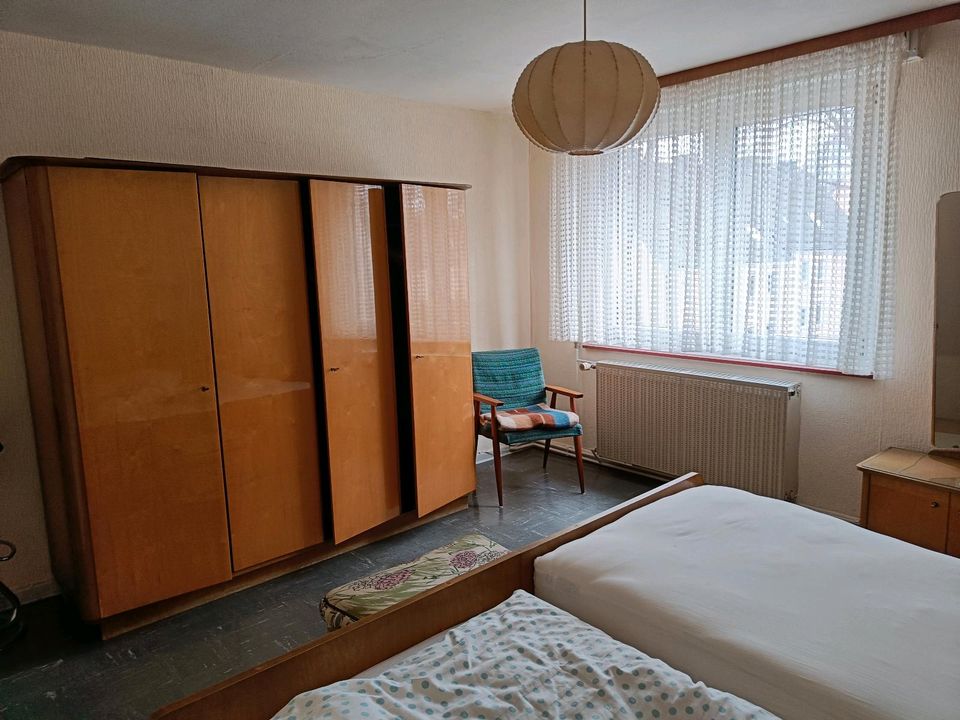 Schlafzimmerschrank  und Ehebett zu verschenken in Soest