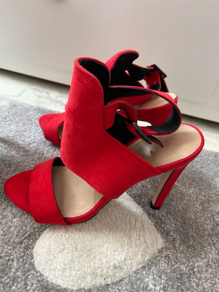 Zara Stieletto Pumps Plateau beides als Setpreis in Duisburg