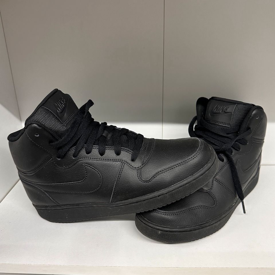 Nike Herren Schuhe Air Force mid • Stiefel • schwarz • Leder • 42 in Wiesbaden