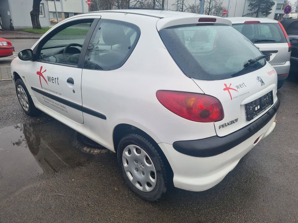 Peugeot 206 1.4 HDI. "Tüv neu" in Friedrichshafen