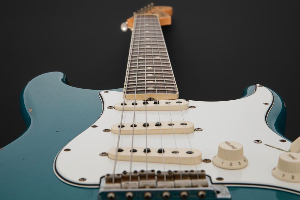 2020 Fender Custom Shop ’63 Stratocaster Relic Ocean Turquoise in Paderborn