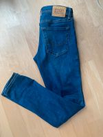 festliche Jeans Jack & Jones dunkelblau Größe 158 Hessen - Bad Vilbel Vorschau