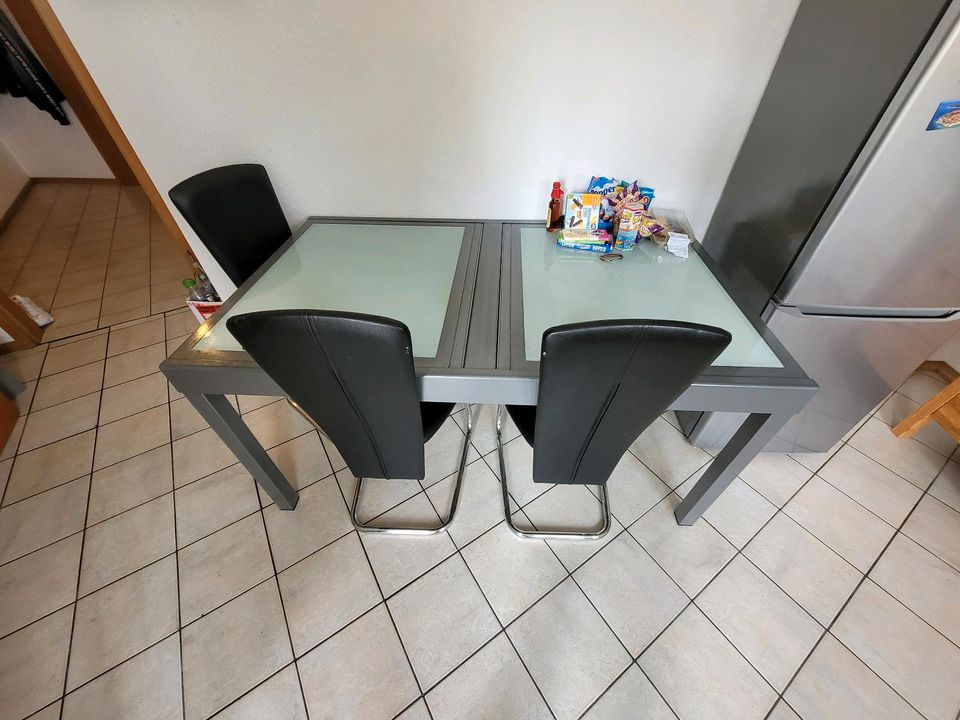 Esstisch mit 4 Stühlen in Edenkoben