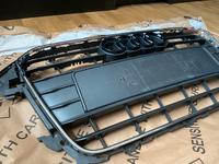 Auto Audi A4 B8 Kühlergrill mit Emblem schwarz Niedersachsen - Braunschweig Vorschau