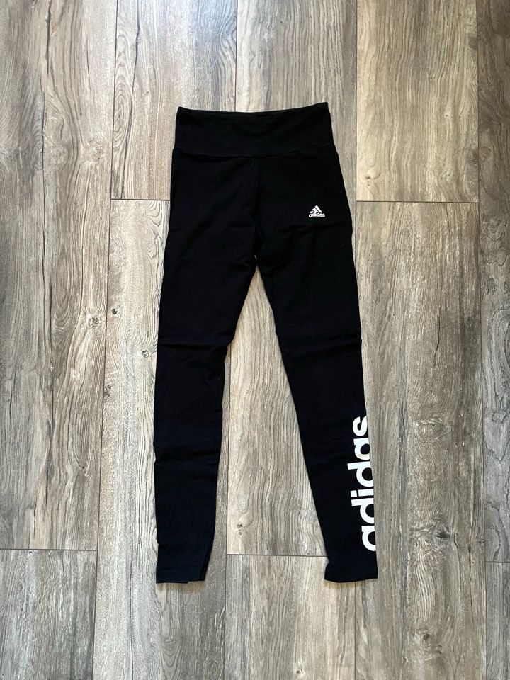 Adidas Sportleggings Fitnesshose, S, schwarz, Top Zustand in Bielefeld