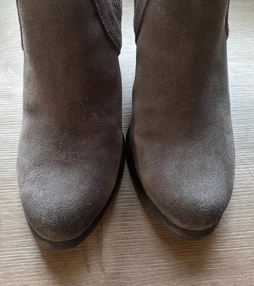 UGG Leder Ancle Boots 39 wie neu Stiefeletten taupe in Neu-Anspach