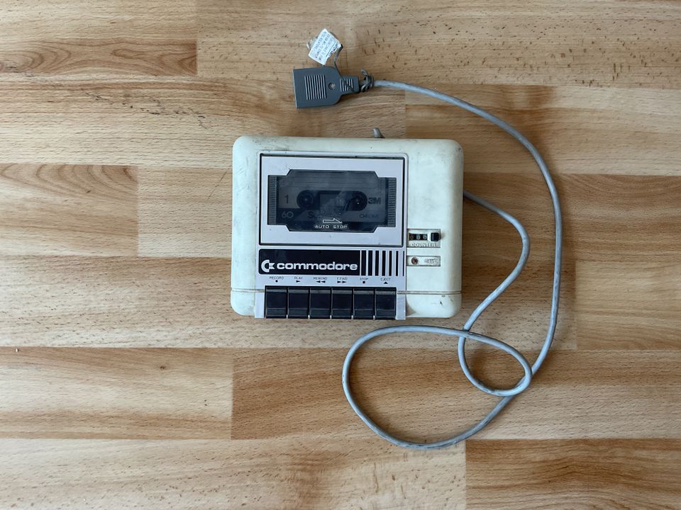 Altes Commodore Datasette Kassetten Laufwerk C2N C16 C64 in Kiel