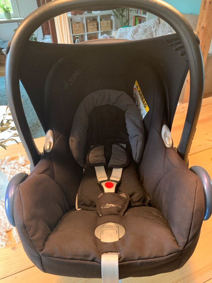Maxi Cosi  Cabrio Fix mit Easy Fix Base / Isofix Station in Wuppertal