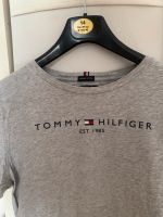 Graues Tommy Hilfiger T-Shirt Berlin - Köpenick Vorschau