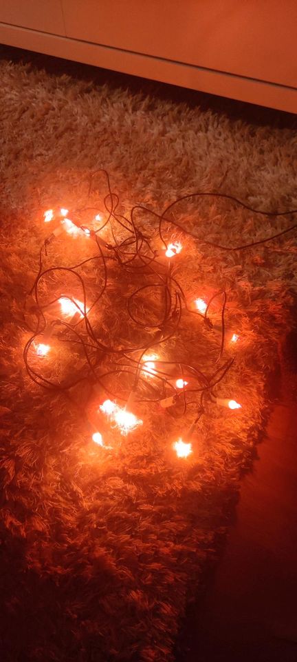 Kleiner Künstlicher Weihnachtsbaum mit Lichterkette in Hannover