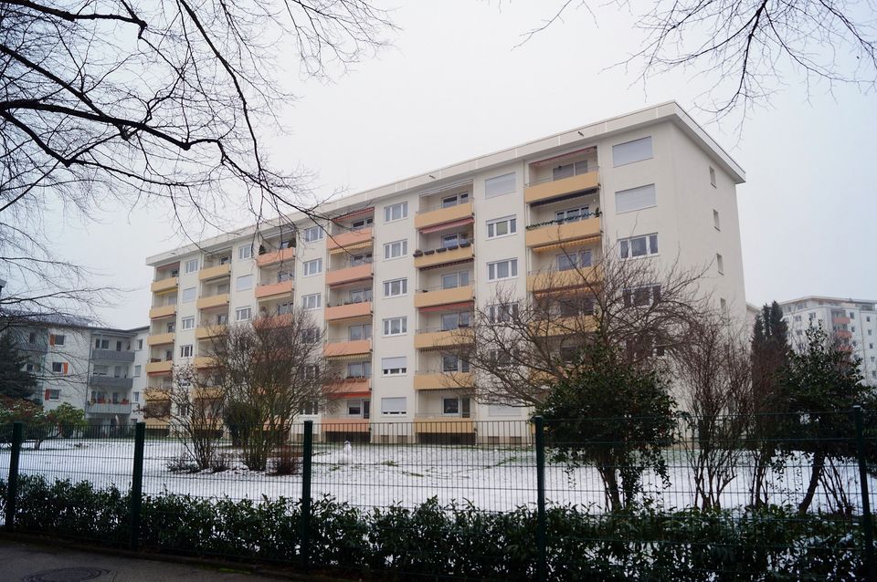 Bezugsfrei 4. Zimmer Wohnung mit zwei Balkonen in Freiburg im Breisgau