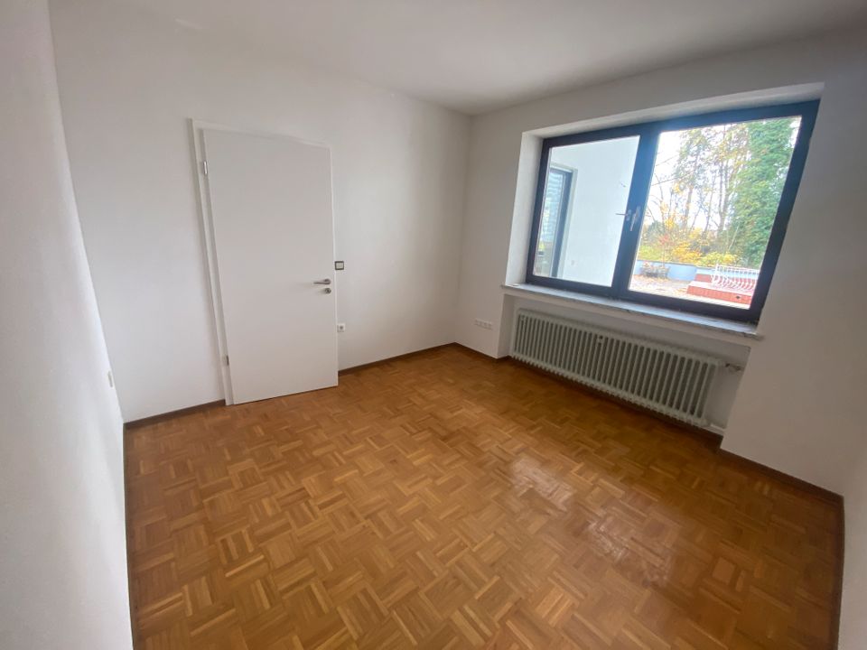 Besonders Wohnen auf 115qm: EG-Wohnung mit Terrasse zum Erstbezug in Günzburg