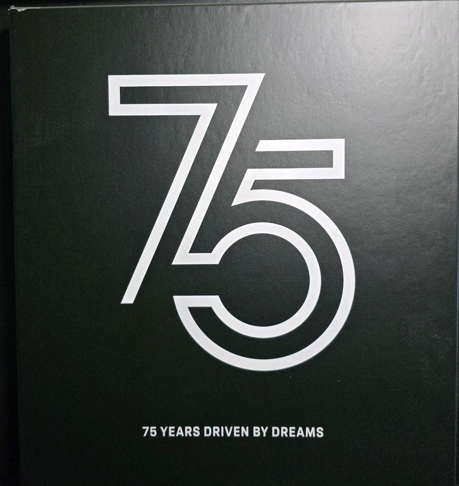 "75 Jahre Porsche Driven by Dreams Buch Exclusive Edition" in Gerlingen