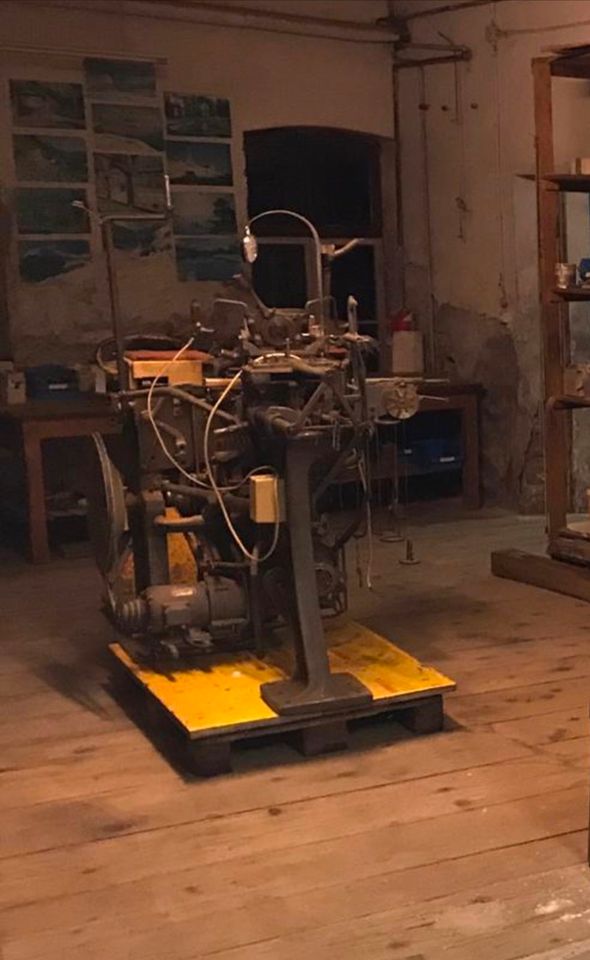 Bürstenmacher Maschine / Schussapparat / historische Maschinen in Lindau