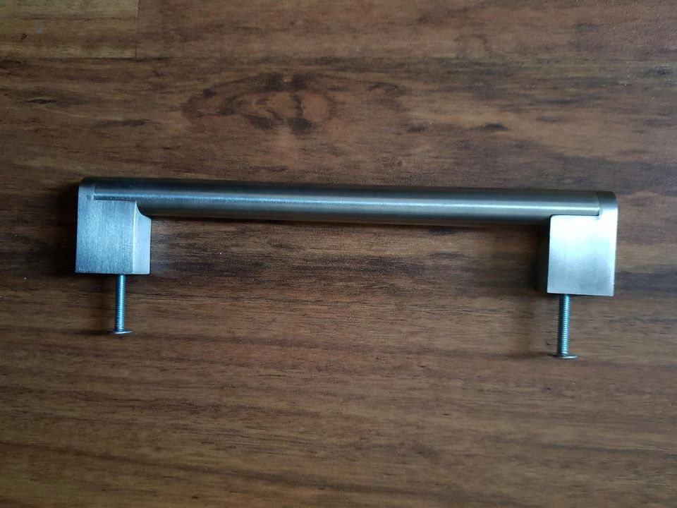 Edelstahl Griff Füße Möbel Schrank Küche 19cm 8,5cm Schrauben in Leipzig