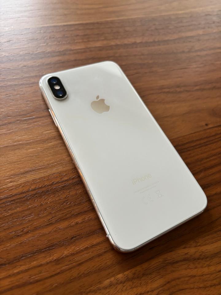 iPhone X Silver, 256 GB, neuer Akku, ohne Kratzer, Handyhüllen in Bühlertal