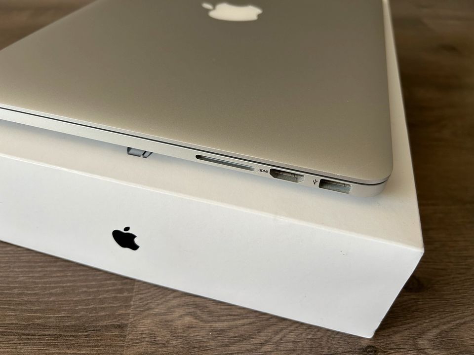 Apple MacBook Pro 13 Zoll - 2015 - Model A 1502 in Braunschweig