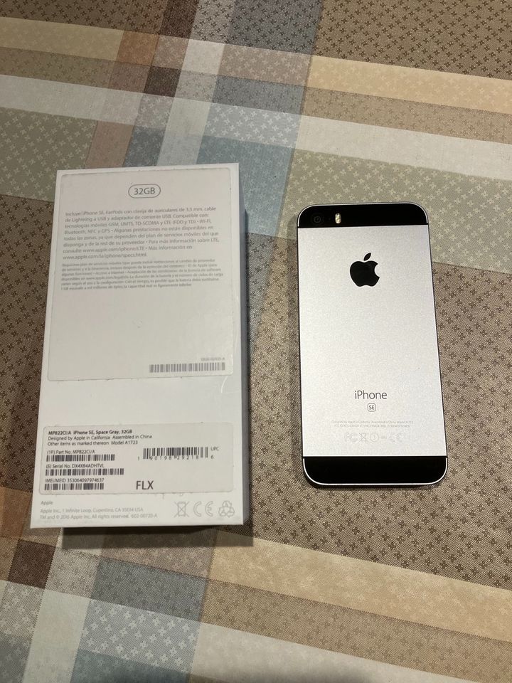 iPhone SE (2016) 32GB Silber, OVP sehr gut, inkl. Adapter in Siegburg