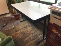 Klappbarer Tisch Schreibtisch weiß schwarz Holz und Metall Leipzig - Gohlis-Mitte Vorschau