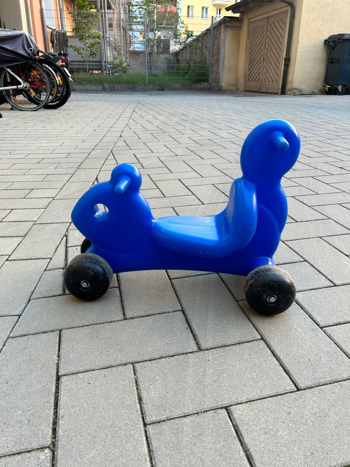 Rutsch Fahrzeug Eichhörnchen Blau in Nürnberg (Mittelfr)