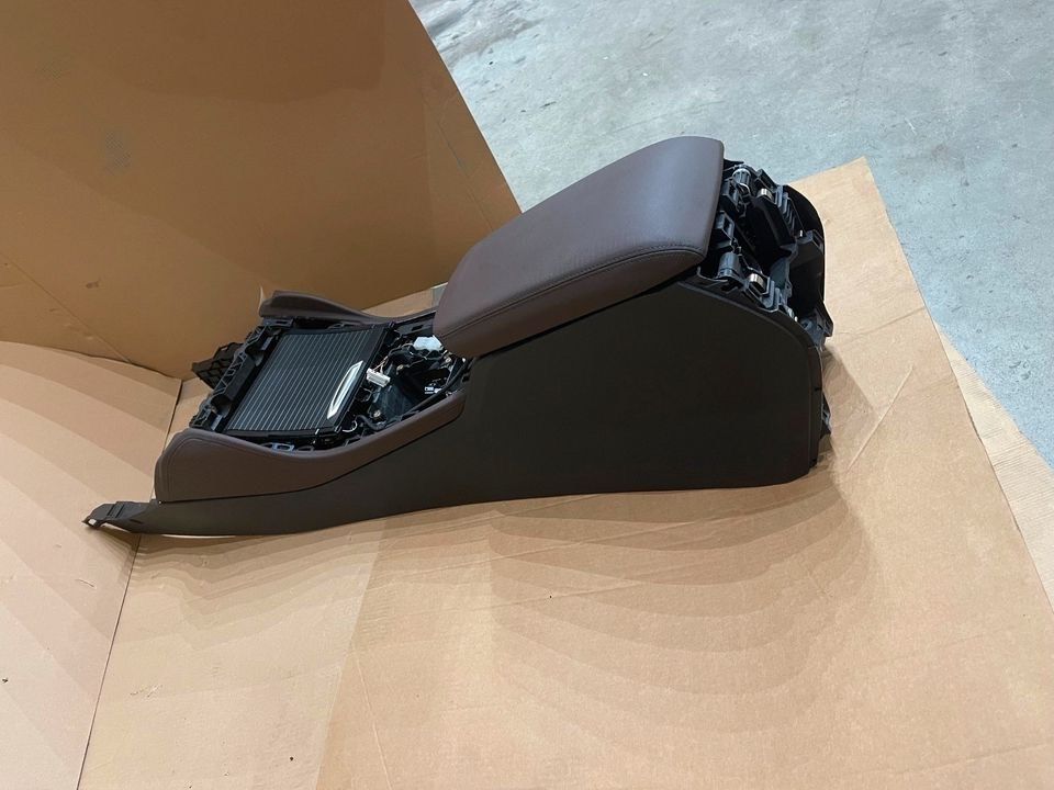 BMW X5 G05 MITTELKONSOLE ARMLEHNE CENTER CONSOLE in Velbert