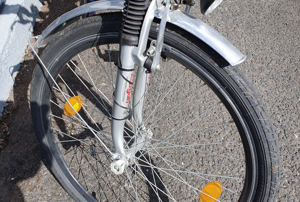 Fahrrad Trekkingbike 26" gefedert, 21 Gang, Neuwertiger Zustand in Großostheim