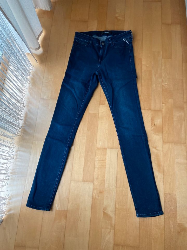 Damen Replay Jeans Gr. 28 / 32 dunkelblau in Fürth