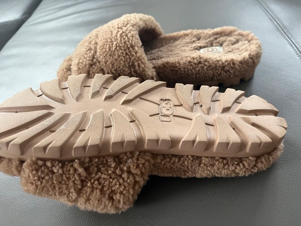 UGG Cozetta Curly Pantoletten beige Größe 40 in Jena