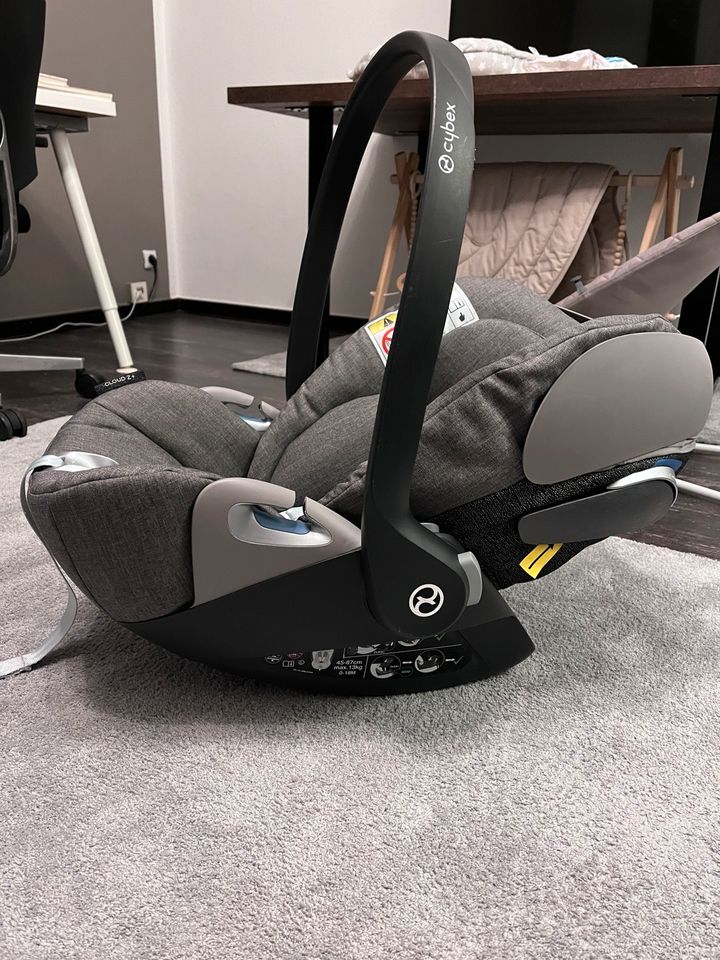 Cybex i cloud Z + Babyschale in Essen